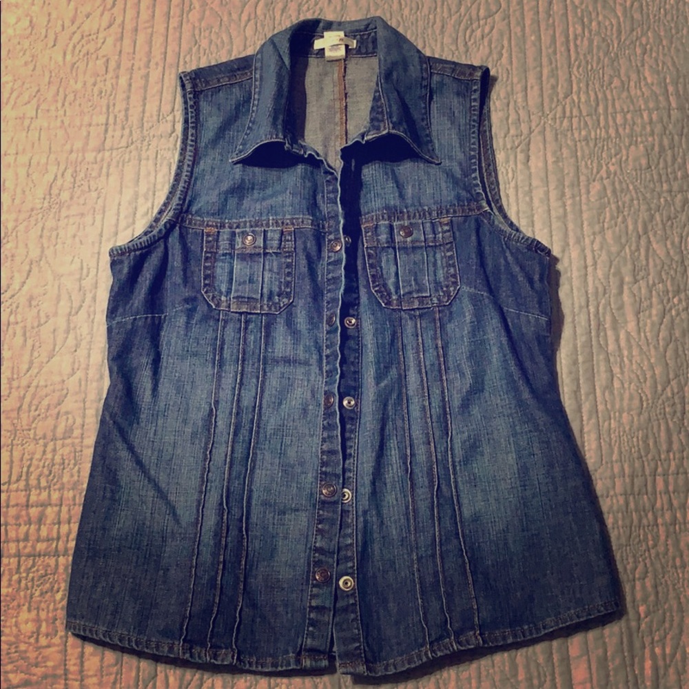 Old Navy Women’s Sleeveless Shirt